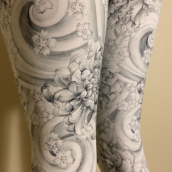 Lululemon Wunder Unders RARE! - Picture 2 of 6